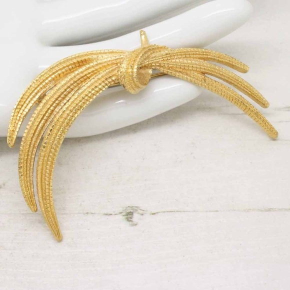 Monet Gold Crest Brooch - Picture 2 of 14